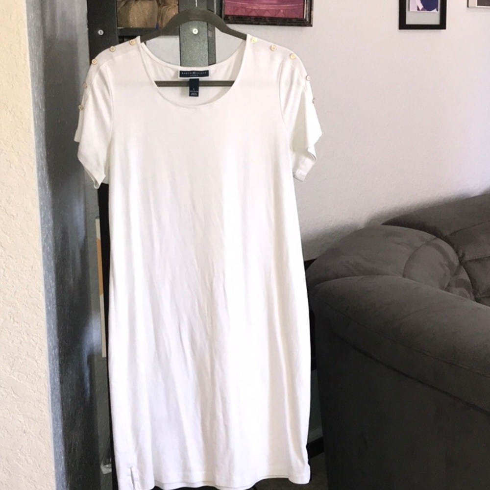 Karen Scott White Short Sleeve Tee with Gold Buttons